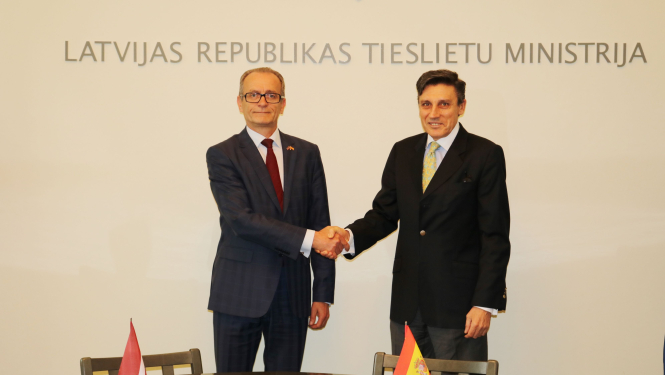 Tieslietu ministrs: e-vides izmantošana notariāta darbībā stiprinās darījumu tiesiskumu