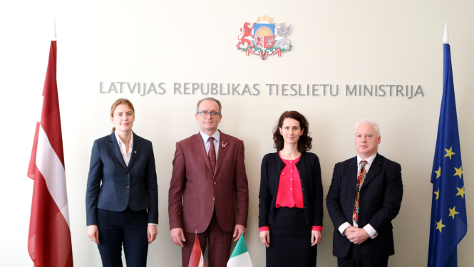 Tieslietu ministrs ar Īrijas vēstnieku apspriež divpusējās sadarbības stiprināšanu