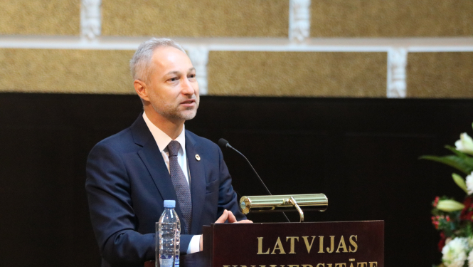 Tieslietu ministrs sveic Latvijas Universitātes Juridisko fakultāti simtgades jubilejā