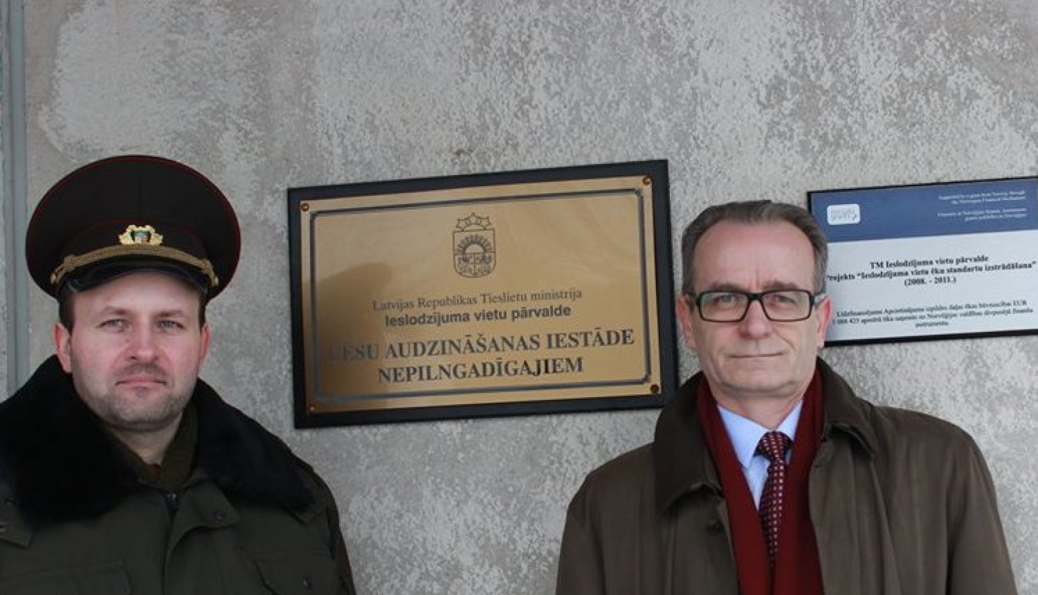 Tieslietu ministrs Dzintars Rasnačs apmeklē ieslodzījuma vietas Valmierā un Cēsīs