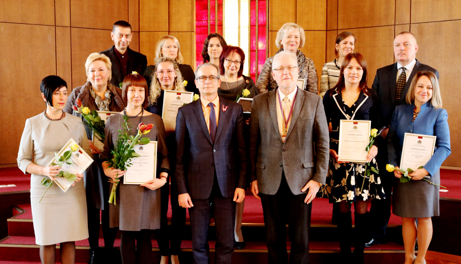 Tieslietu ministrs Dzintars Rasnačs sveic latviešu valodai draudzīgākos uzņēmumus!