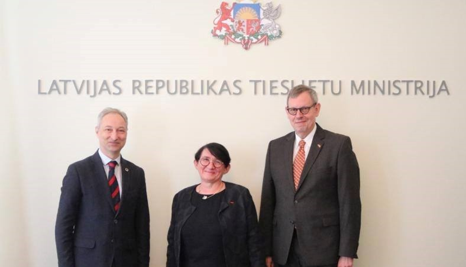 Tieslietu ministrs informē Vācijas un Francijas vēstniekus Latvijā par prioritātēm tieslietu nozares darba efektivizēšanai