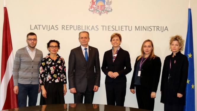 Tieslietu ministrs un vēstniece vienojas par ciešāku sadarbību Latvijas valstspiederīgo bērnu tiesību aizsardzībai Lielbritānijā