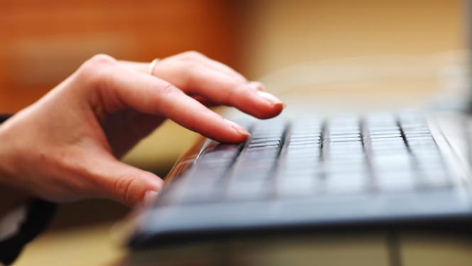 Ieviests e-pakalpojums, kas nodrošina nekustamā īpašuma īpašnieka informētību par zemesgrāmatu nodaļā iesniegtajiem nostiprinājuma lūgumiem