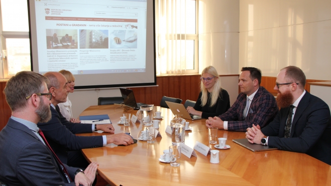 R.Kronbergs dalās pieredzē ar Horvātiju par Latvijas prezidentūru ES Padomē