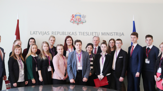 Ēnu dienā jaunieši iepazīstas ar tieslietu nozari