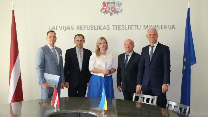 Ukrainas Augstākās tiesas delegācija pieredzes apmaiņas vizītē apmeklēja Tieslietu ministriju