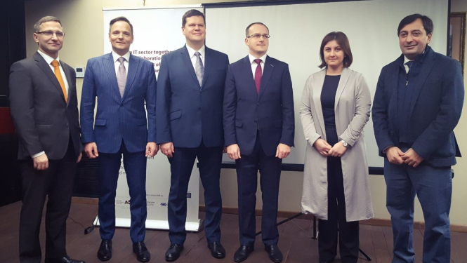 Tieslietu ministrijas valsts sekretārs Raivis Kronbergs ar Gruzijas tieslietu sistēmas pārstāvjiem dalās pieredzē par datu aizsardzību