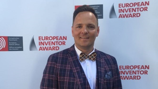 Raivis Kronbergs pasniedz Eiropas Izgudrotāju balvu nominācijā “Pētniecība”
