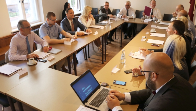 Tieslietu ministrs atzinīgi vērtē Tiesu administrācijas darbu Tieslietu sistēmas modernizēšanā