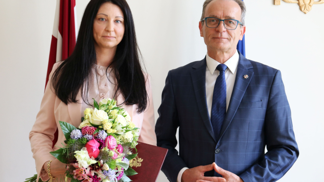 Tieslietu ministrs pieņem zvērināta notāra palīga svinīgo solījumu