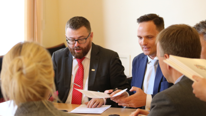 Latvijas atbildīgie dienesti vienojas par iesaistīto iestāžu funkcijām Latvijas bērnu tiesību aizsardzības jautājumos ārvalstīs