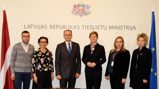 Tieslietu ministrs un vēstniece vienojas par ciešāku sadarbību Latvijas valstspiederīgo bērnu tiesību aizsardzībai Lielbritānijā