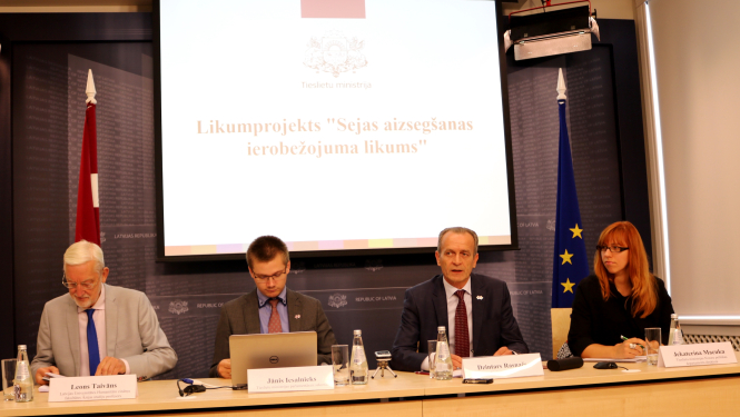 Valsts sekretāru sanāksmē izsludina likumprojektu "Sejas aizsegšanas ierobežojuma likums"