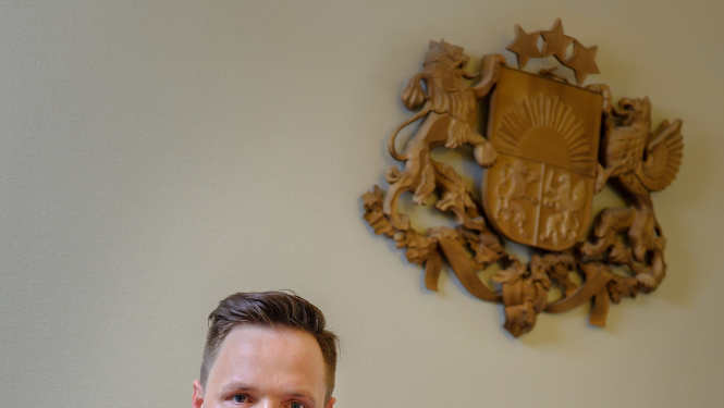 Par Tieslietu ministrijas valsts sekretāru apstiprināts Raivis Kronbergs