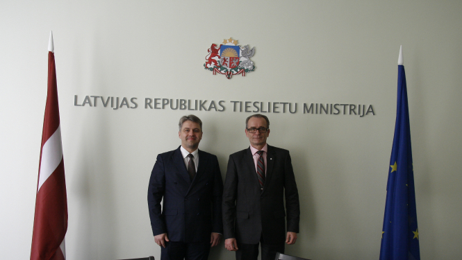 Tieslietu ministrs rosina stiprināt bērnu tiesību un interešu aizsardzību arī publiskajā telpā