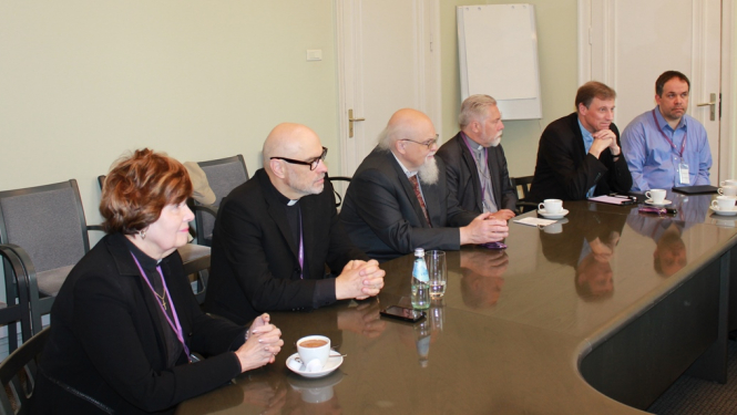 Tieslietu ministrs un Baznīcu pārstāvji apspriež bēgļu uzņemšanas jautājumus