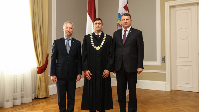Tieslietu ministrs piedalās svinīgajā tiesneša zvēresta nodošanas ceremonijā