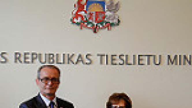 Dzintars Rasnačs ar ASV vēstnieci Latvijā Nensiju Bikofu Petitu pārrunā sasniegto tiesu reformā un komercvides uzlabošanā