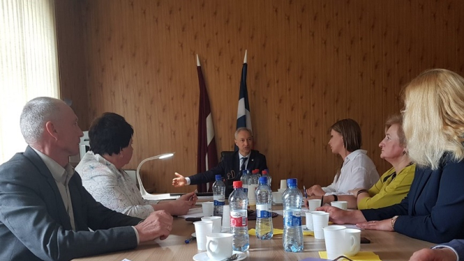 Tieslietu ministrs Jānis Bordāns savā pirmajā reģionālajā vizītē apmeklē Latgales tiesu apgabalu