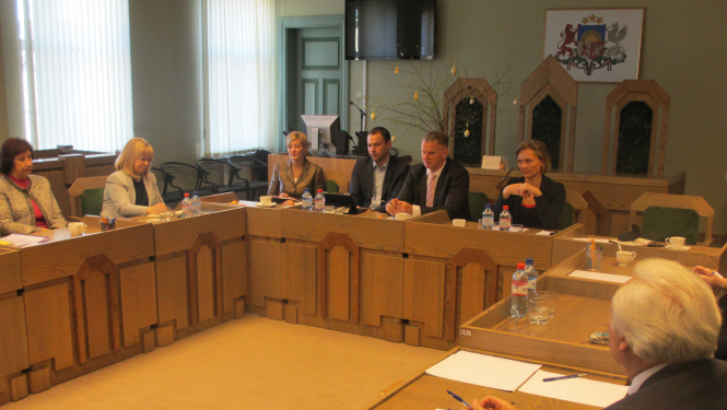 B.Broka atzinīgi novērtē Kurzemes tiesu darbu