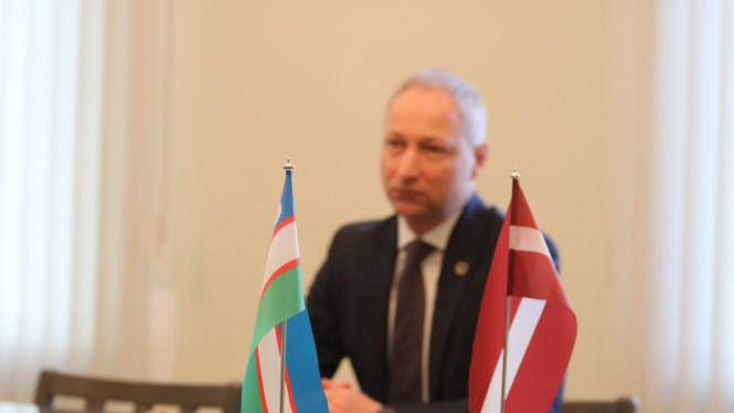 Tieslietu ministrs Jānis Bordāns tiekas ar Uzbekistānas vēstnieku Latvijā