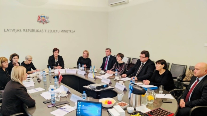 Ukrainas Augstākās tiesas tiesnešu delegācija pieredzes apmaiņas vizītē Tieslietu ministrijā