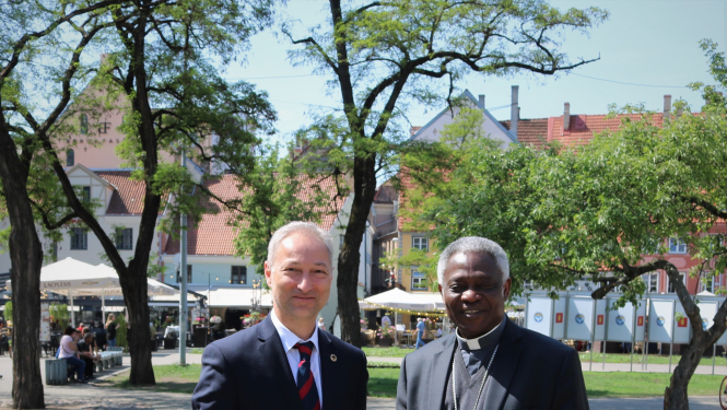 Tieslietu ministrs tiekas ar Svētā Krēsla Cilvēka integrālās attīstības dikastērija prefektu