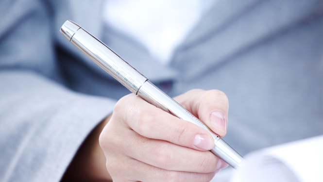 No amata atcelts zvērināts tiesu izpildītājs