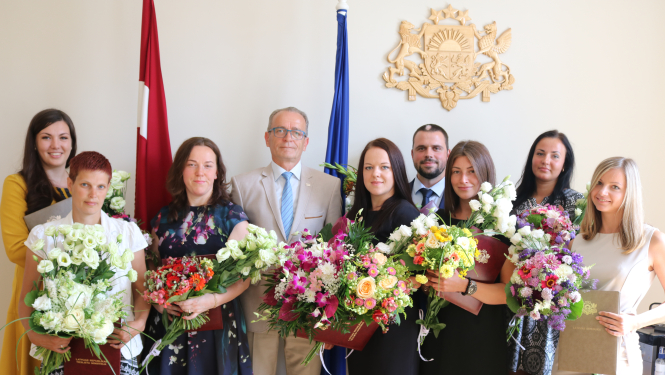 Tieslietu ministrs pieņem astoņu zvērinātu tiesu izpildītāju palīgu svinīgo solījumu