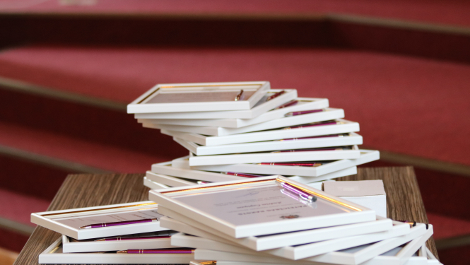 Apbalvos akcijas “Latviešu valodas kvalitāte periodiskajā presē” 2017. gada laureātus