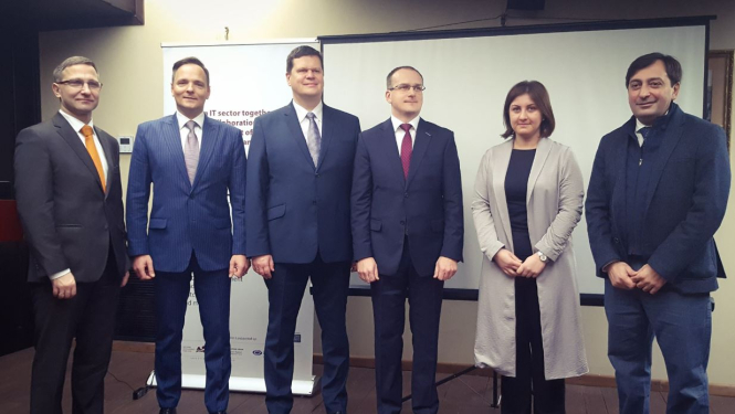 Tieslietu ministrijas valsts sekretārs Raivis Kronbergs ar Gruzijas tieslietu sistēmas pārstāvjiem dalās pieredzē par datu aizsardzību