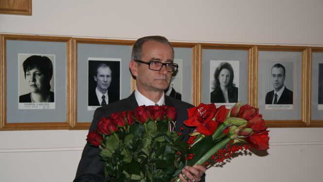 Tieslietu ministra amatā apstiprina Dzintaru Rasnaču