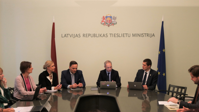 Tieslietu ministrs ar padotības iestāžu vadītājiem pārrunā nozares aktualitātes
