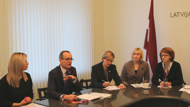 Tieslietu ministrs: sabiedrības informēšanas pasākumi jau devuši rezultātus – samazinās bērnu pārrobežu lietu skaits