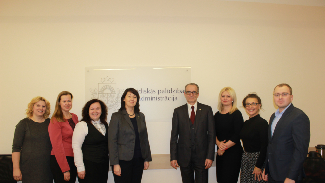 Apzinās iespējas Latvijas bērnu aizsardzības stiprināšanai ārvalstīs