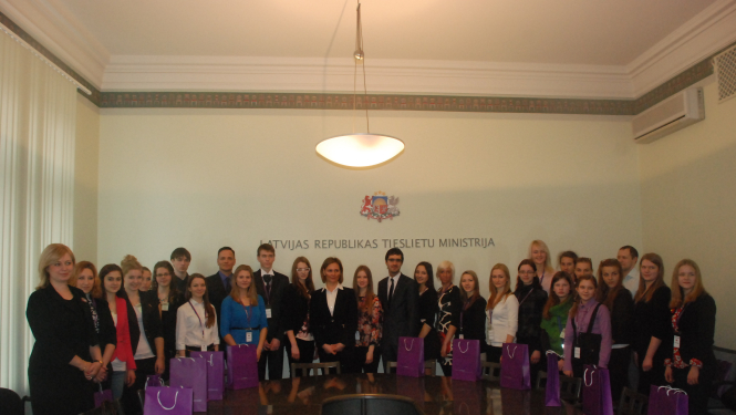 Tieslietu sistēmu apmeklē vairāk kā 120 skolēni