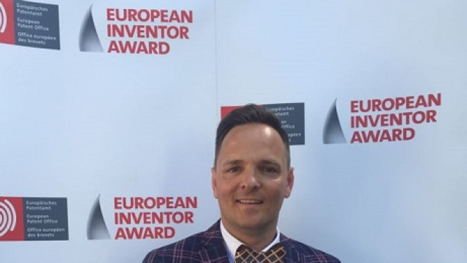 Raivis Kronbergs pasniedz Eiropas Izgudrotāju balvu nominācijā “Pētniecība”