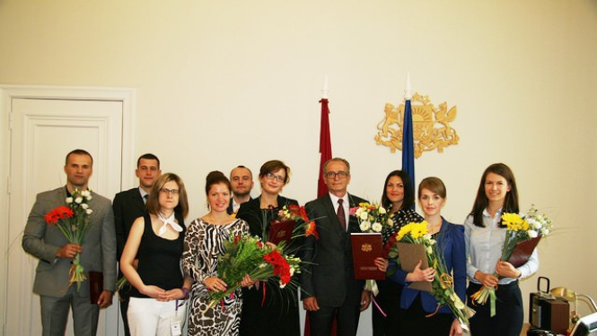 Tieslietu ministrs Dzintars Rasnačs pieņem astoņu tiesu izpildītāju palīgu svinīgo solījumu