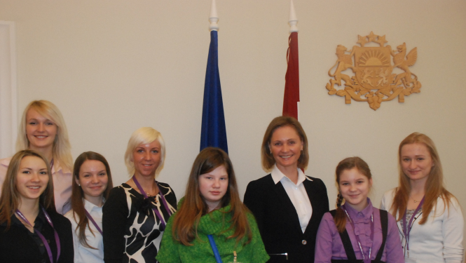 Tieslietu ministrei Baibai Brokai šodien ir septiņas Ēnas