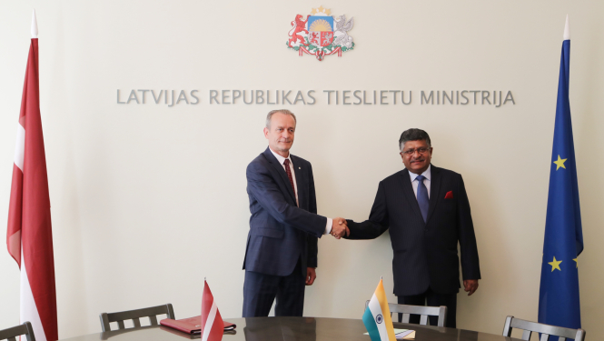 Latvijas un Indijas tieslietu ministri apspriež aktuālās attīstības tendences tieslietu jomā