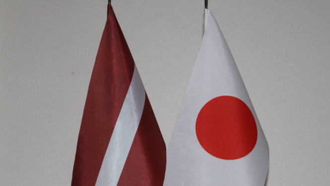 Tieslietu ministrs tiekas ar Japānas vēstnieku