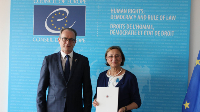 Tieslietu ministrs paraksta EP Konvenciju par cīņu pret cilvēku orgānu tirdzniecību