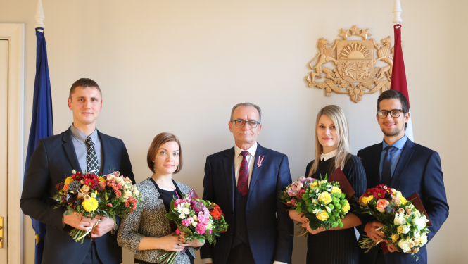 Tieslietu ministrs pieņem tiesu izpildītāju palīgu svinīgo solījumu