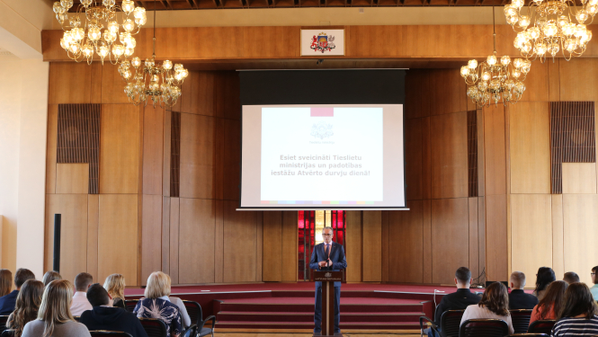 Atvērto durvju dienā jaunieši piedalās orientēšanās spēlē “Temīdas skrējiens”