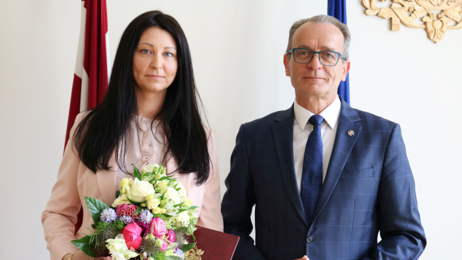 Tieslietu ministrs pieņem zvērināta notāra palīga svinīgo solījumu