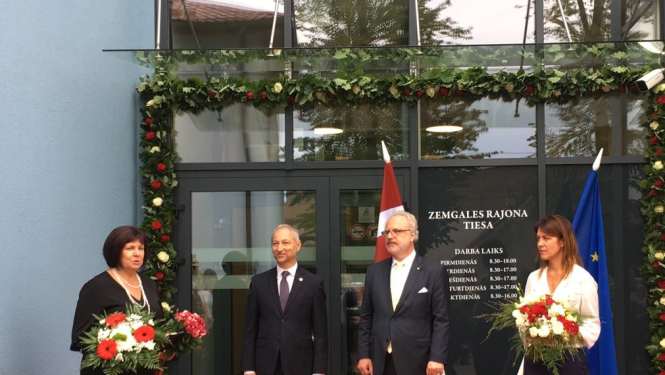 Valsts prezidents Egils Levits atklāj atjaunoto Zemgales rajona tiesas ēku Tukumā