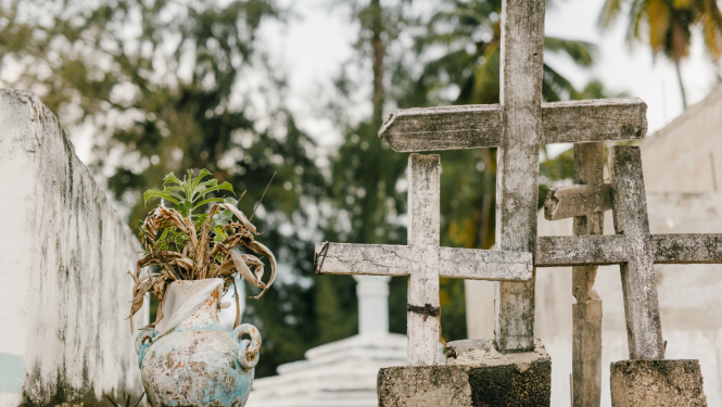 Mirušo piemiņas dienai (kapusvētkiem) veltītos dievkalpojumus varēs noturēt kapsētās, ievērojot epidemioloģiskās drošības prasības