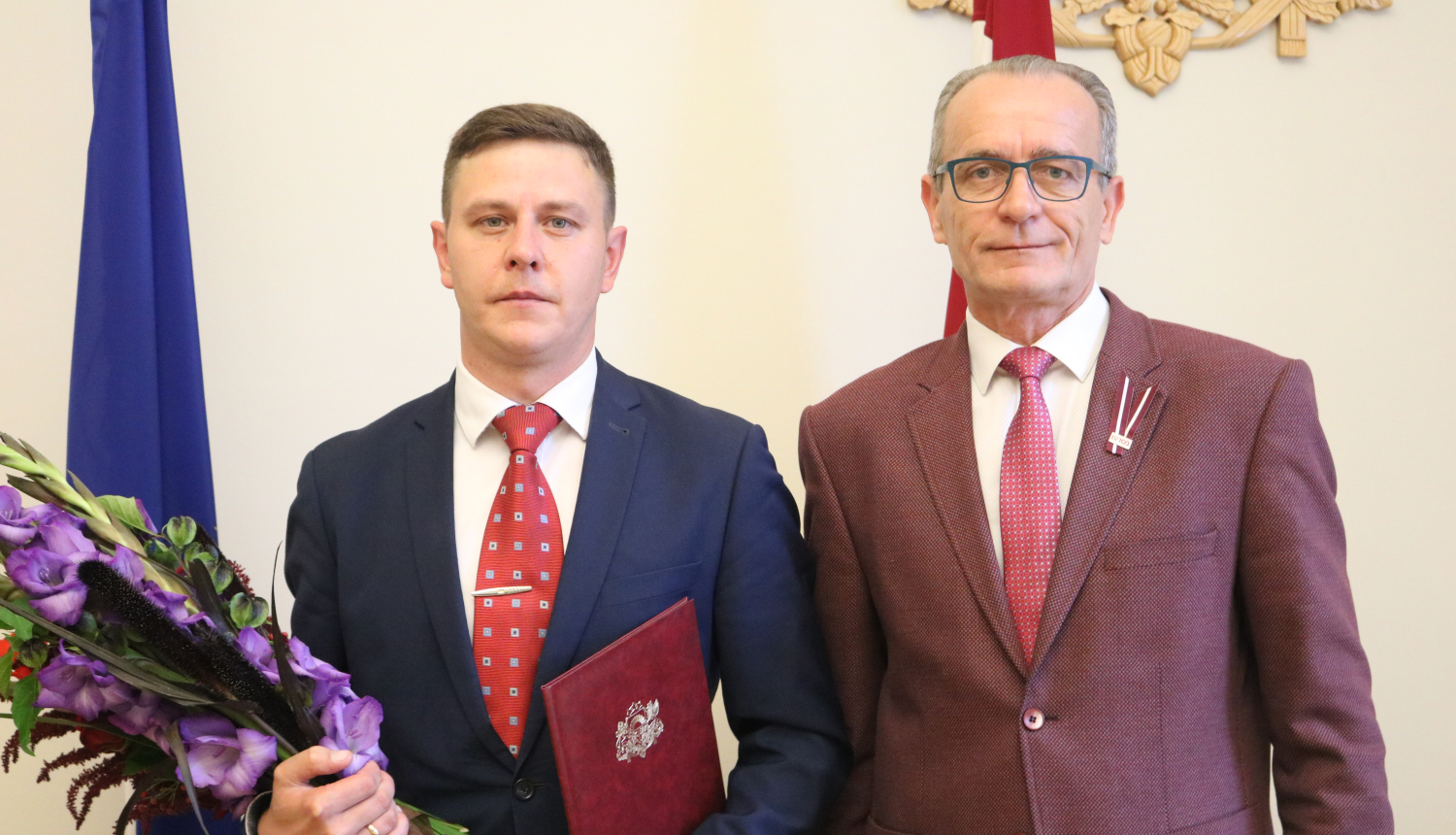 Tieslietu ministrs apstiprina amatā zvērināta notāra palīgu