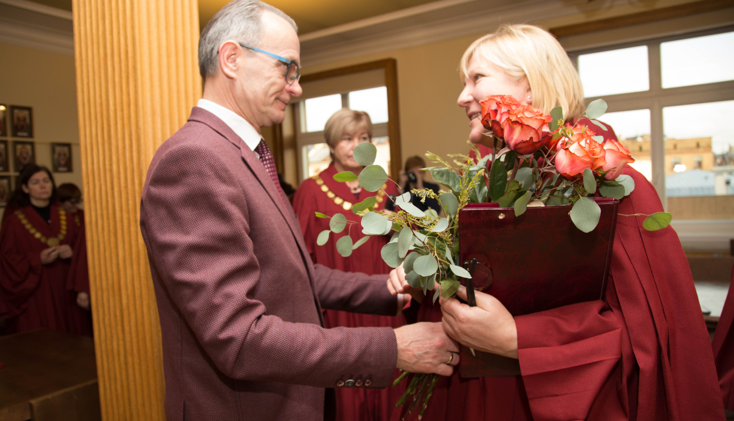 Tieslietu ministrs sveic Veroniku Krūmiņu ar ievēlēšanu AT departamenta priekšsēdētāja amatā
